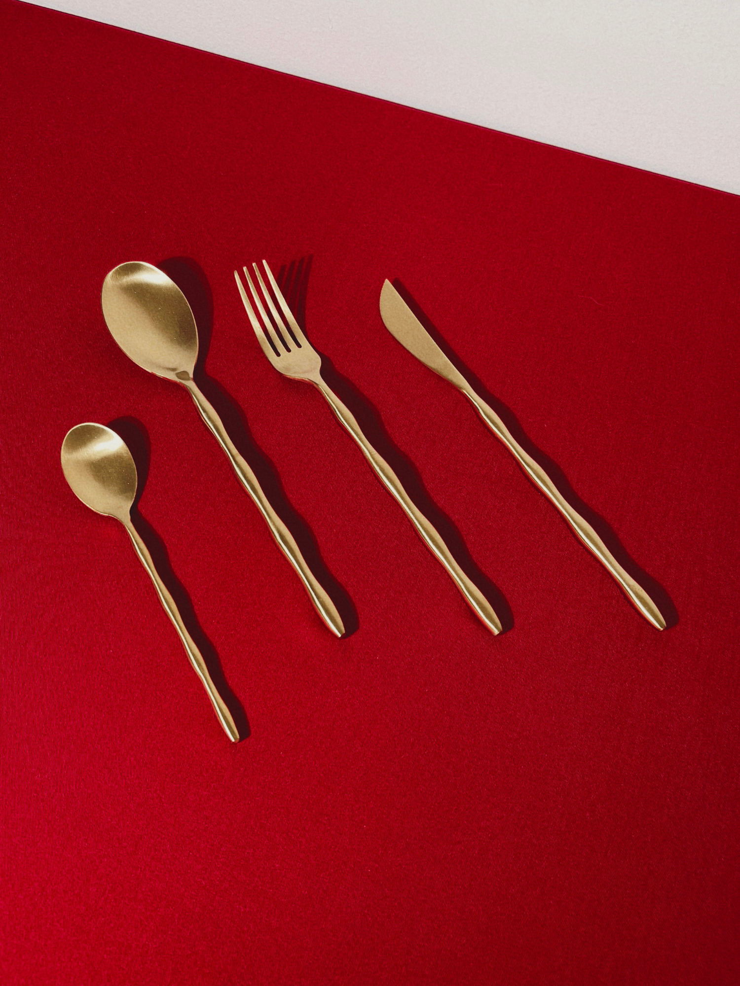 META Curve Cutlery - Brushed Gold