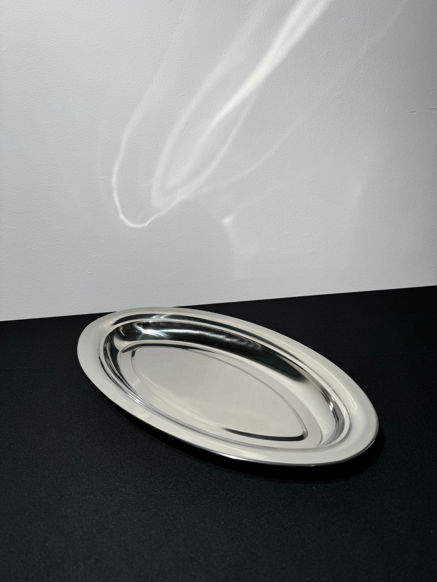 META Oval Service Tray